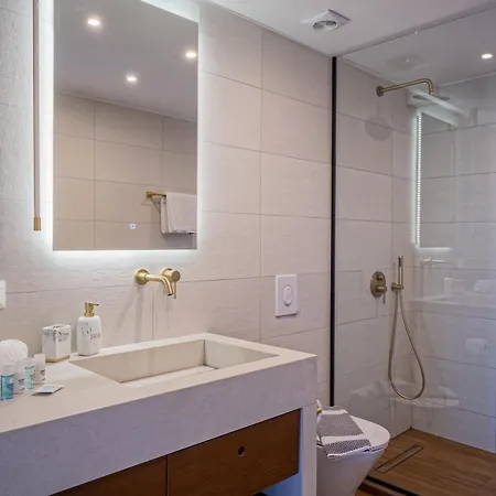 Amphimatrion Luxury *