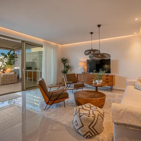 Amphimatrion Luxury Apartment