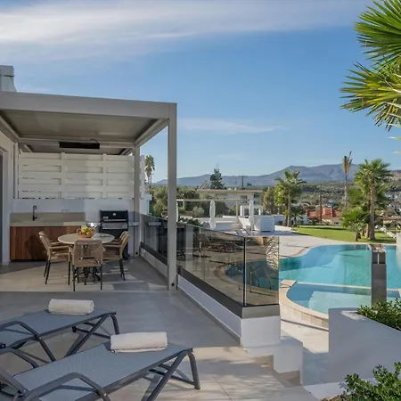 Amphimatrion Luxury Apartment