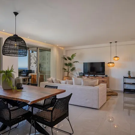 Amphimatrion Luxury *
